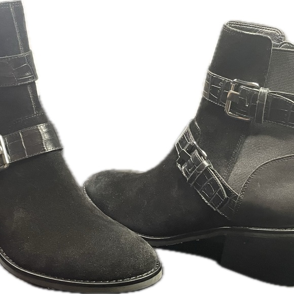 Donald J. Pliner Dahlin Womens Suede Embossed Ankle Boots - Picture 2 of 11